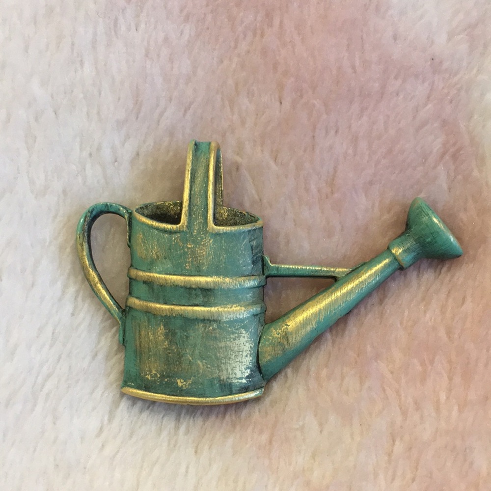 Watering Can Gardeners Fashion Pin Brooch NWOT green patina on gold alloy 2x1.5”